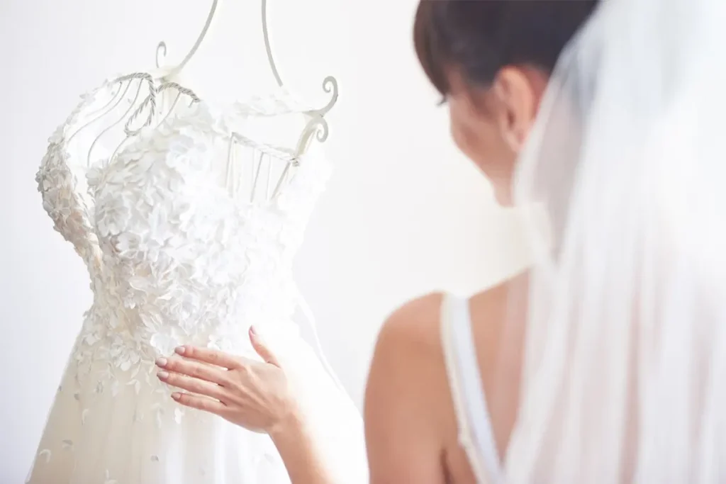 12 Expert Tips to Consider When Shopping for Bridal Dresses 12 Expert Tips to Consider When Shopping for Bridal Dresses