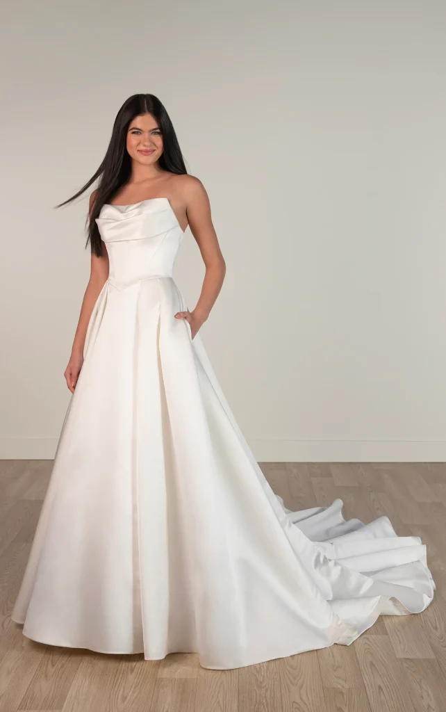 bride wearing Stella York wedding dress with beautiful neckline